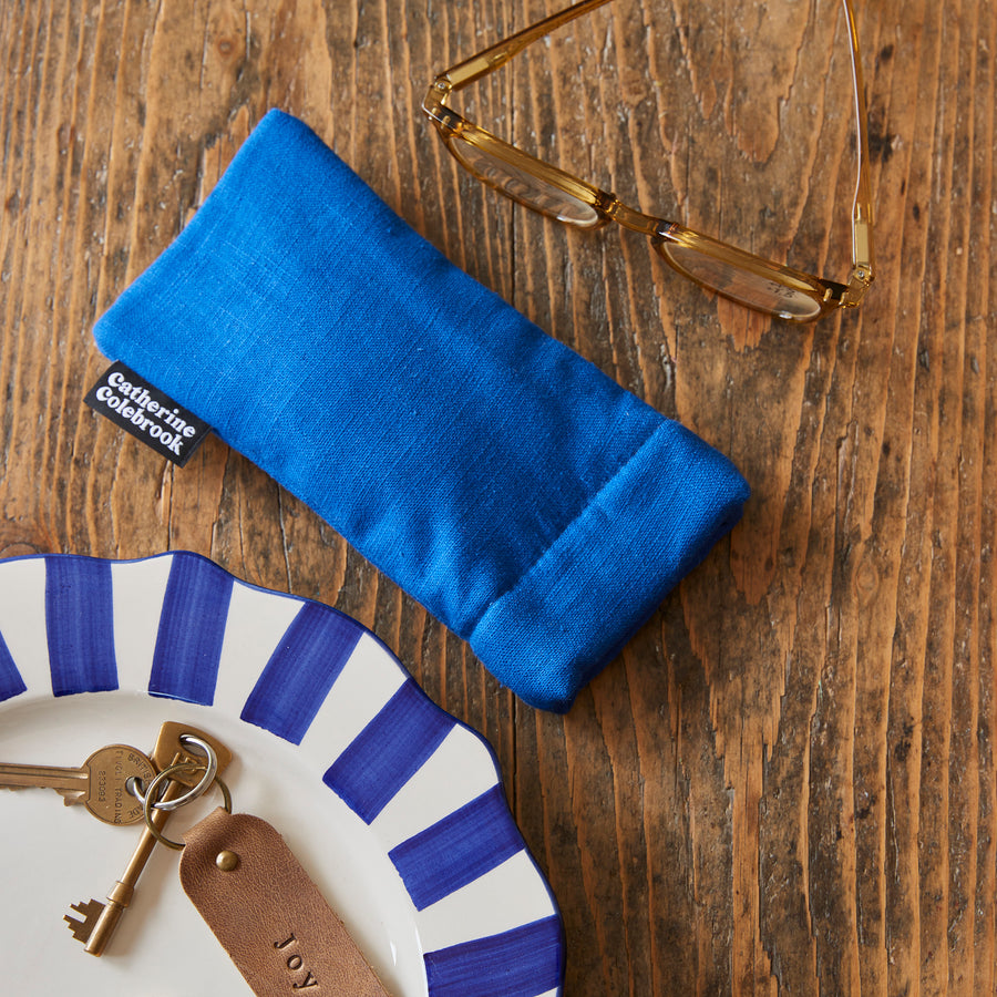 CATHERINE COLEBROOK LINEN GLASSES CASE IN BRIGHT ROYAL BLUE